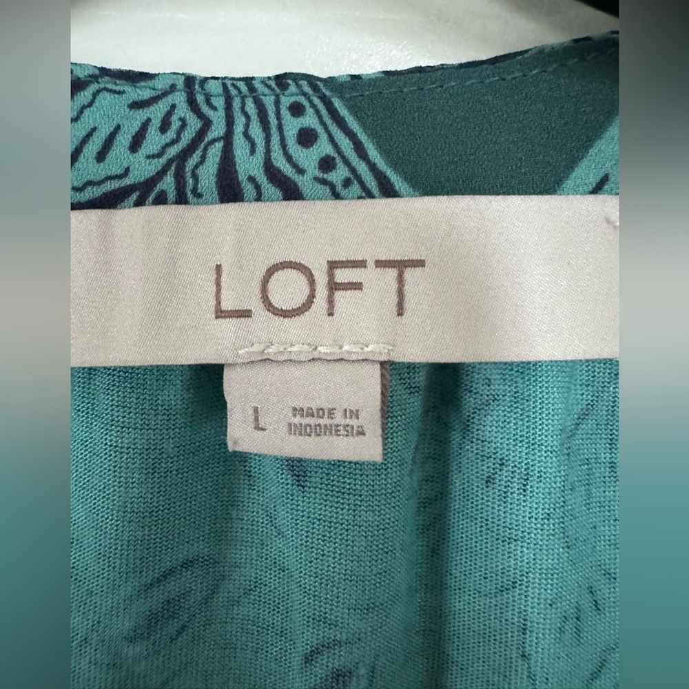 LOFT Teal Floral v-neck  long sleeved Blouse women’s large - Picture 3 of 3
